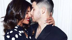 Singer nick jonas, who has joined season 18 of music reality show the voice as a new coach, was teased about his age by fellow coach and singer kelly clarkson. Nick Jonas On 10 Year Age Difference With Priyanka Chopra Jonas My Wife S 37 It S Cool Celebrities News India Tv