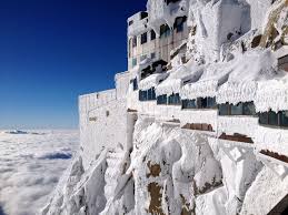 Die bestehende seilbahn hat 2007 ihre maximale betriebsdauer erreicht. Aiguille Du Midi Der Schritt Ins Leere Tourismus Buro Chamonix Mont Blanc