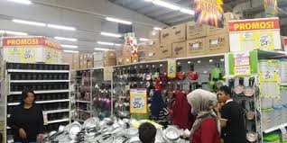 Adapun gerai giant lainnya akan dengan berat hati ditutup pada akhir juli 2021, walaupun negosiasi terkait potensi pengalihan kepemilikan sejumlah gerai giant kepada pihak ketiga masih berlangsung. Terungkap Alasan Tutupnya 6 Gerai Giant Merdeka Com