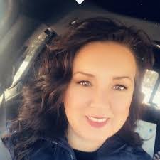 Lisa Cull's Instagram, Twitter & Facebook