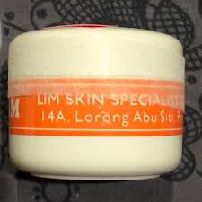 He expanded the soilbuild group into property development and a listed reit. Cream Pagi Lim Skin Specialist Dr Lim Huat Bee Kesehatan Kecantikan Rias Wajah Di Carousell