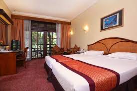 The images on the website are misrepresentative of the actual condition of the room which was dark and dingy, green mould on windows, bathroom certainly not up to 4 star standard listed on federal villa's website. Langkawi Rumah Peranginan Persekutuan Federal Villa Life Is Beautiful