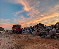 Choose from 60+ dump truck graphic resources and download in the form of png, eps, ai or psd. 3 000 Best Dump Truck Photos 100 Free Download Pexels Stock Photos