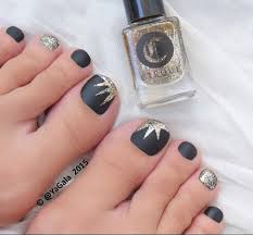 Many people do it on their own or visit renowned shops to have their nail arts. 53 Strikingly Easy Toe Nail Designs 2021