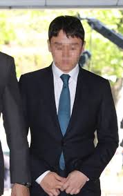 또한 그는 골프를 치면서 회삿돈으로 비용을. ë°íë³ ë¨í¸ ì ì¸ì 1ì¬ì ì§'íì ì æ³ í©ìí ì  ì°¸ì'