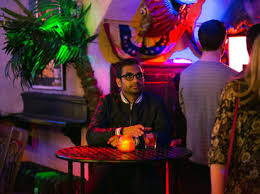 El actor de master of none fue acusado de mala conducta sexual por esta noche se entregan los premios de la prensa extranjera de hollywood y, como se esperaba, las denuncias de abuso sexual han marcado la pauta. Master Of None Review Aziz Ansari Netflix Series Thrillist