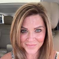 Lynn Yeager's Instagram, Twitter & Facebook