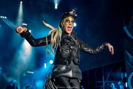 Find and follow posts tagged pásztor anna on tumblr. Pasztor Anna Mindenkiben Benne Van A Rocker Meg A Kiscica