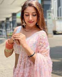 Surbhi's first look as naagin is raising the hotness quotient to a new high. Naagin 5 Actress Surbhi Chandna Wreaks Havoc In Pink Saree