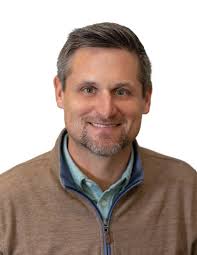 Jon Stinson's Instagram, Twitter & Facebook