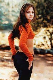Mena suvari is best known for her roles in american pie and american beauty — but now, she's sharing the extremely difficult struggles she faced through the years. Picture Of Mena Suvari Mena Suvari American Beauty Mena