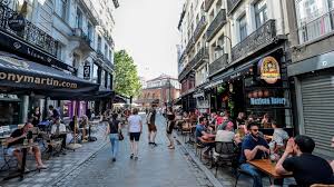 In brussel en wallonië gaat die om 22.00 uur als de avondklok ook in vlaanderen om 22.00 zou ingaan, zouden mensen ook daar twee uur per. Cy1b2f2yywtl7m