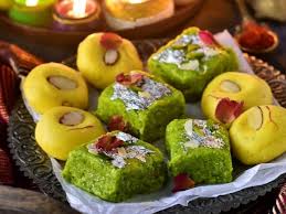Ramai yang tidak tahu, walaupun perayaan deepavali sama penting seperti perayaan besar lain, tetapi negeri sarawak dikecualikan dari cuti umum. 5 Makanan Yang Selalu Dihidangkan Saat Festival Diwali Kumparan Com