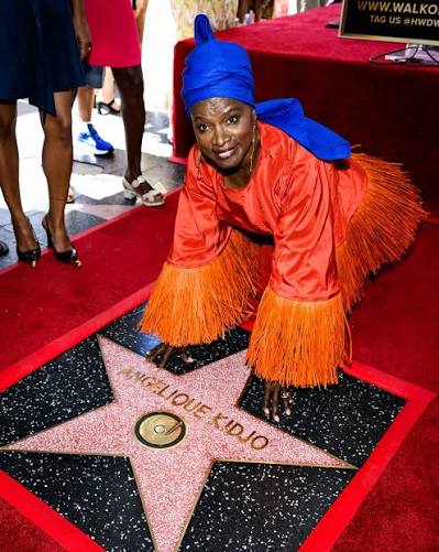 🚨 Angélique Kidjo yanditse amateka Umuhanzi w'Umunya-Bénin ufite  n'ubwenegihugu bw'u Bufaransa, Angélique Kidjo, yabaye Umunyafurika  w'umwirabura wa mbere uhawe inyenyeri muri Hollywood Walk of Fame, mu  muhango wabereye i Los Angeles muri