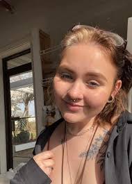 Can anyone help create a shared hug between my girlfriend and her late  father's picture?