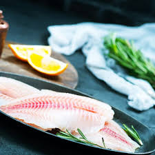 Filetti di pesce persico trito di aglio e prezzemolo finissimo sale e pepe pangrattato vino bianco secco buccia di limone grattugiata farina per impa. Come Cucinare Il Pesce Persico 5 Ricette Facili E Gustose