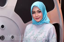 Namanya mulai populer dan dikenal luas publik sejak ia membintangi film jomblo instagram.com/richaiskak. Latar Belakang Dan Pergolakan Batin Richa Novisha Sebelum Memutuskan Berhijab Tabloidbintang Com