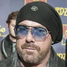 Tecnicamente eu sou melhor que meu pai…” Jura que o Jason Bonham disse  isso? Tá, Jason? Será que surtou? Pirou na batatinha? Ou foi só uma  avaliação pessoal sobre técnica de instrumento,