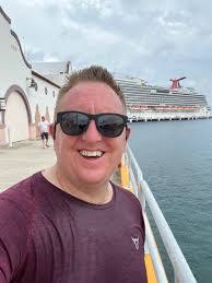 Mike Pack's Instagram, Twitter & Facebook