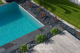 Contemporaine A Pied Du Port Espaces Atypiques
