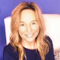 Julia Aiken's Instagram, Twitter & Facebook