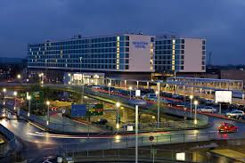Horrmann S Hoteltest Maritim Airport Hotel Dusseldorf Mit Fahrstuhlqualitat Im Service Mal Oben Mal Unten Http Horrmann Hotel Dusseldorf Maritim Hotel
