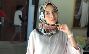 See more of bella dally on facebook. Siapakah Sebenarnya Pelakon Cantik Bernama Riena Diana Ini Kelibat Gadis Ini Mula Mencuri Perhatian Gara Gara Lakon Beautiful Hijab Girl Riena Beautiful Hijab