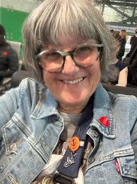 Do left-handed people have good or bad handwriting?