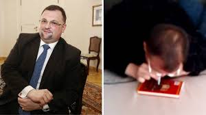 Půl roku před jeho skonem v jeho apartmánu. Jindrich Forejt 43 Bojuje O Zivot V Nemocnici Jiri Ovcacek Ho Omylem Pohrbil Extra Cz