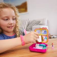 Polly Pocket Verborgene Schatze Koniglicher Garten Smyths Toys Superstores