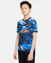 Shop the newest red bull leipzig kits in every popular style from the home and away to the third kits so everyone can deck themselves out in rb leipzig pride. Rb Leipzig 2020 21 Stadium Third Older Kids Football Shirt Nike Gb