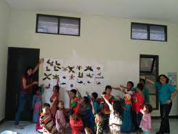 5 artis ini sempat bikin heboh dengan foto tanpa busana! Bermain Dan Belajar Kolase Daun Kering Anak Anak Sorowajan Baru Atmago