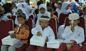 Sedangkan jika yang meninggal ibunya, anak tersebut disebut piatu. Anak Yatim Piatu Indonesia Posts Facebook