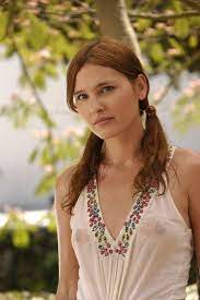 Pin By Guma On Volti Beautiful Red Hair Long Hair Girl Virginie Ledoyen