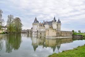 J M Le Val De Loire On Instagram Chateau De Sully Sur Loire Chronique En Collaboration Avec We Loire Family Weloire Chateau Loire Val De Loire