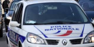 Trouvez dans notre liste les meilleures entreprises spécialisées dans le mariage pour la célébration de votre banquet et autres événements tels que des baptêmes, des communions, des anniversaires et des fêtes familiales inoubliables. Seine Saint Denis Il Vole Un Saphir A 120 000 Euros Mis En Vente Sur Le Bon Coin Dh Les Sports