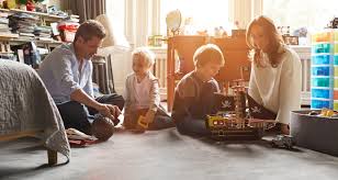 As you yourself indicate you perceive it as more in the north, it is more common to say zuhause or zu hause. 21 Abwechslungsreiche Tipps Fur Die Zeit Zuhause Mit Kindern