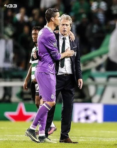 🚨 𝐁𝐑𝐄𝐀𝐊𝐈𝐍𝐆: A new coach for Cristiano Ronaldo? According to  Portuguese newspaper @record_portugal, Jorge Jesus has reached an agreement  with the Saudi club 🗞️