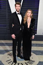 Frontier now backing crew who used tape to restrain unruly passenger. Liam Hemsworth Fake Trolls Miley Cyrus By Singing Party In The Usa