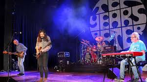 Between 1968 and 1973, the band scored eight top 40 albums in the uk albums chart, twelve albums in the us billboard 200, and are best known for tracks such as i'm going home, hear me calling. Woodstock Stimmung Ten Years After In Der Kehler Stadthalle Baden Online Nachrichten Der Ortenau Offenburger Tageblatt