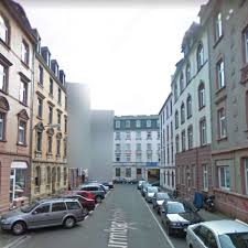 Sie ist ausgestattet mit zwei herdplatten, einem kühlschrank und einem backofen. Frankfurt Bockenheim Brand In Dachgeschosswohnung Schaden Ist Hoch Frankfurt