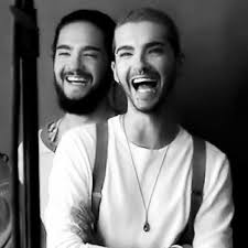 Foto bij 23 - Through the night