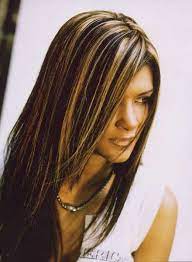 Dark Hair With Light Streaks Golden Blonde Highlights Against A Dark Brown Hair Brown Hair With Blonde Highlights Hair Styles Brown Hair With Highlights