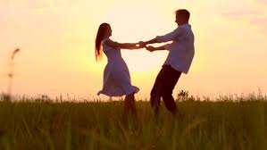 woman man dancing romantic ile ilgili görsel sonucu