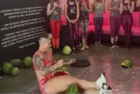 Alessandra has always loved bodybuilding and started training at 14 years old. Watch Las Vegas Woman Crushes 3 Watermelons In 7 1 2 Seconds For World Record Upi Com