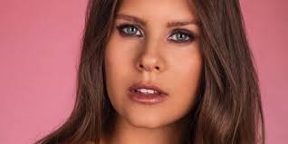 It is broadcast by tva and was the main competitor of the quebec incarnation of loft story. Occupation Double Grece Un Coup De Theatre Et Deux Nouveaux Candidats Huffpost Quebec Divertissement