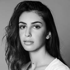 Bella Robles (@BellaRoblss)