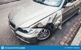 Votre choix ne s'arrête pas là puisque la flotte sixt voitures de luxe comprend des véhicules de marque land rover ou encore jaguar et infiniti. La Rue Allemande De Luxe De Ville Parking De Bmw A Endommage L Assurance D Accident De Voiture Photographie Editorial Image Du Fracas Collision 141816577