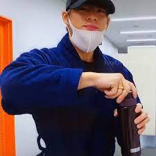 jun on instagram 紫耀くん水筒が去年のと 変わってたから とりあえずポチッとしました 多分これ 去年は長男用に買ったから 今回は自分用に ハーブティ入れて持ち歩こうかな 追記 もう一つ黒い水筒も持ってるよね 2種類持って 紫