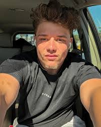 Alex Dewey's Instagram, Twitter & Facebook